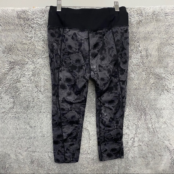 Betsey Johnson Capri Leggings - Picture 2 of 4